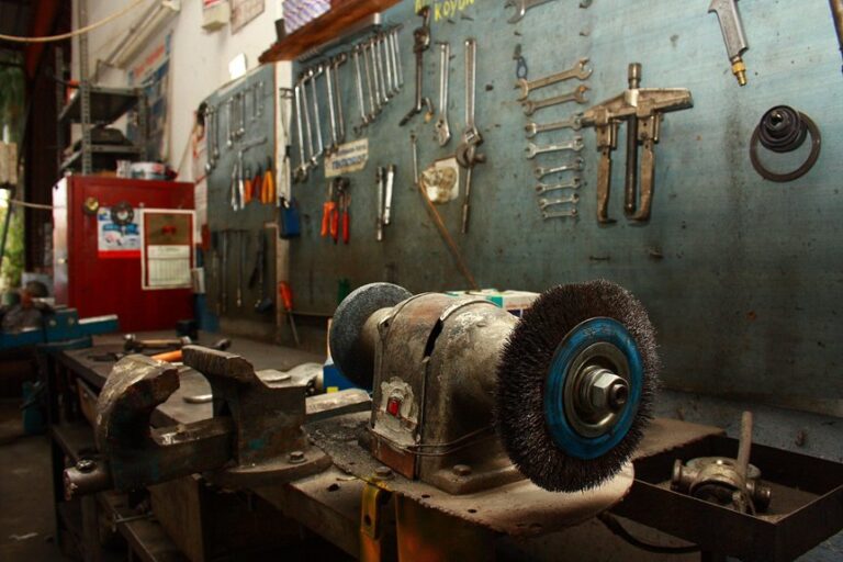 angle grinder vs bench grinder