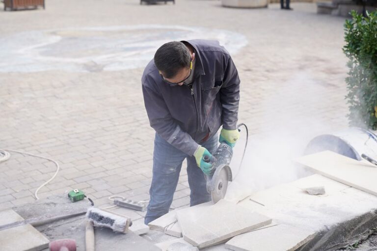 cutting tile with wet saw